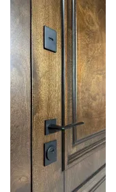 Верхний, нижний замки, ручка с наружной стороны