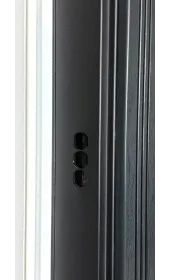 Отверстия в коробке под ригели замков