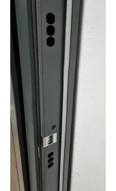 Отверстия под ригели в коробке под замок Отверстия под ригели в коробке под замок