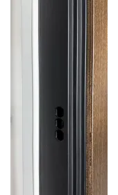 Отверстия в коробке под ригели замков