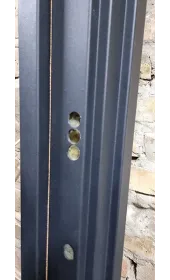 Отверстия под ригели в коробке под замок Отверстия под ригели в коробке под замок