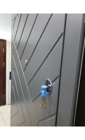 Вхідні двері в сірому кольорі, модель «Гравіті», 1.5 мм сталь, товщина полотна 90 мм Вхідні двері в сірому кольорі, модель «Гравіті», 1.5 мм сталь, товщина полотна 90 мм