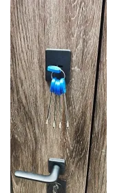 Верхній замок і дверна ручка вигляд зовні