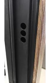 Дверной короб с отверстиями под ригели замков