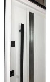 Верхний, нижний замки, ручка и стеклопакет с внутренней стороны