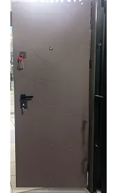 Общий вид двери Мадиар с наружной стороны