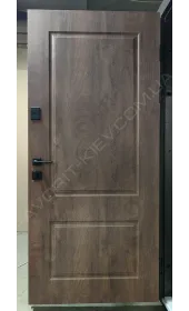 Двері з внутрішньої сторони зблизька Двері з внутрішньої сторони зблизька
