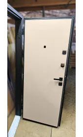 Дверь Синдикат в открытом положении