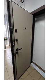 Общий вид открытой двери Синдикат с торца