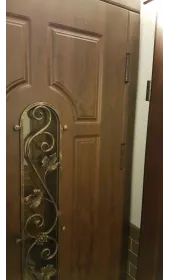 Вхідні двері зі склом та куванням модель «Класік», 2 мм сталь Вхідні двері зі склом та куванням модель «Класік», 2 мм сталь