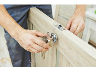 Проблема: в двери заедает замок