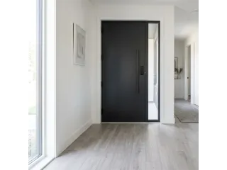 Як правильно підібрати ламінат під вхідні двері: повний гайд 2026