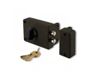 Входная дверь терминология: замок накладной