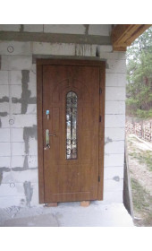 Вуличні двері зі склопакетом та куванням, колір золотий дуб